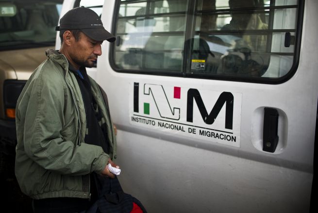 Ejército mexicano rescata a 60 inmigrantes secuestrados en frontera con EEUU