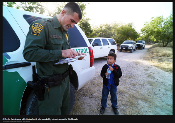 Una fotografía de un niño inmigrante en EE.UU. conmociona Internet