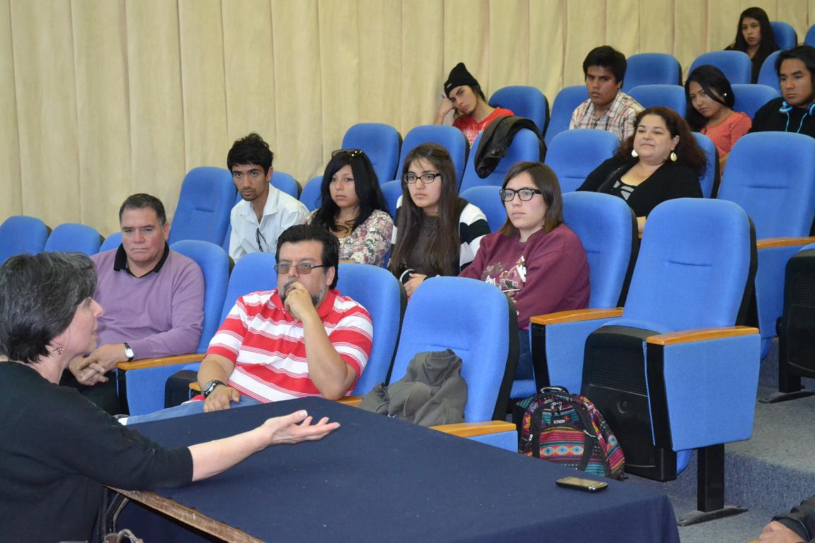 La discriminación hacia los migrantes analizó Dra. María Emilia Tijoux en Arica y Antofagasta