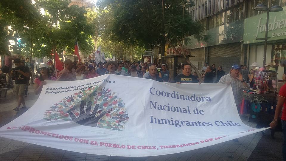 Migrantes marcharon a La Moneda en contra de alza de Visas