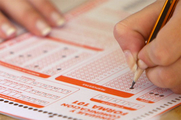 Se requiere eliminar requisito imposible de cumplir y que discrimina