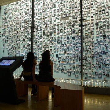 Cuando recorrimos el Museo de la Memoria y los Derechos Humanos, una obra acerca de un pasado oscuro