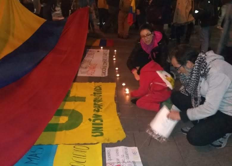 En Santiago de Chile gritamos:  “No más líderes asesinados en Colombia”