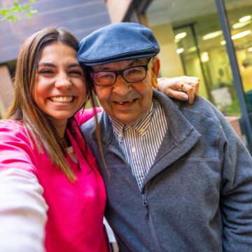 Vejez en tránsito: una mirada necesaria y urgente al envejecimiento de la población migrante.