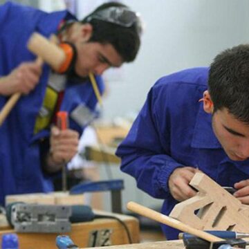 Prácticas o trabajo a tiempo parcial: qué es mejor para un estudiante al inicio de su carrera