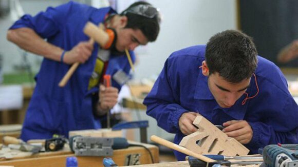 Prácticas o trabajo a tiempo parcial: qué es mejor para un estudiante al inicio de su carrera