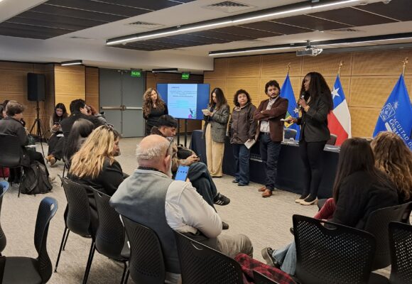 ¿Cuál es la función de los medios comunitarios en la sociedad y qué retos tienen en el tiempo?